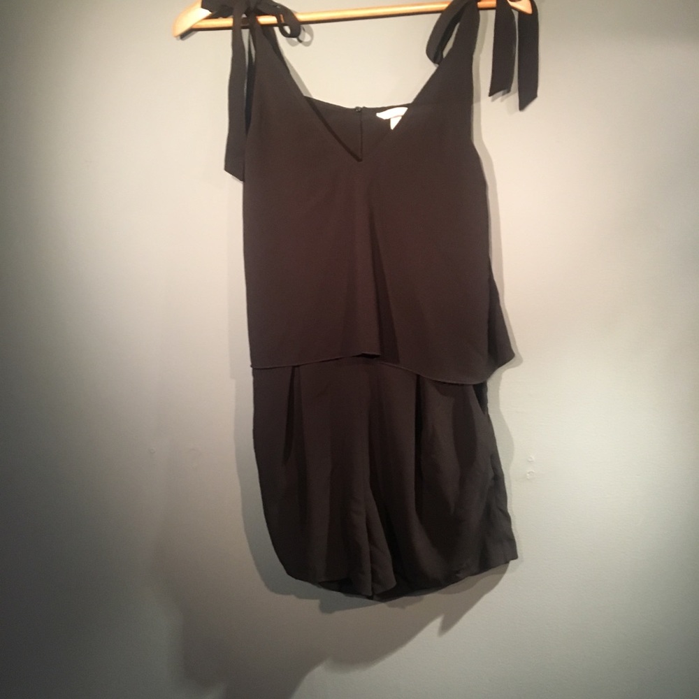 🍉 H&M Black Romper Open Slit Back Dressy Pocket